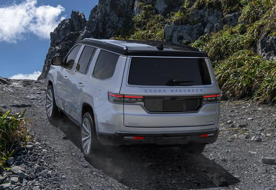 Jeep Grand Wagoneer 2023