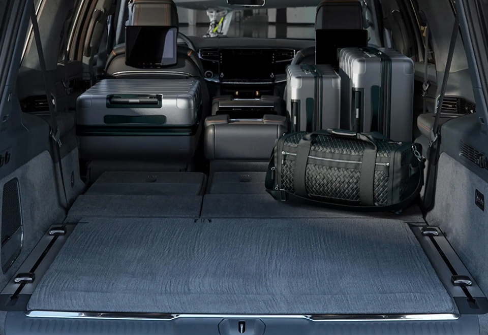 Jeep Grand Wagoneer 2023